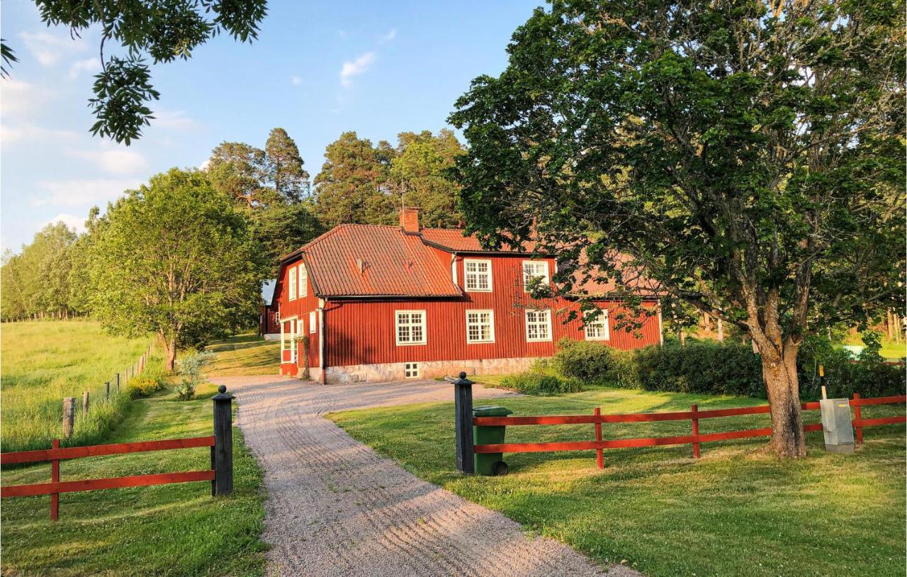Nice Home In Mantorp With Kitchen 外观 照片